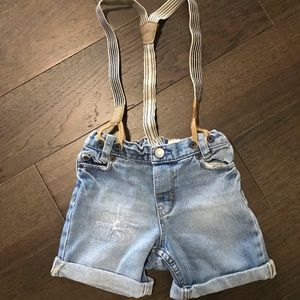 Denim shorts with suspenders